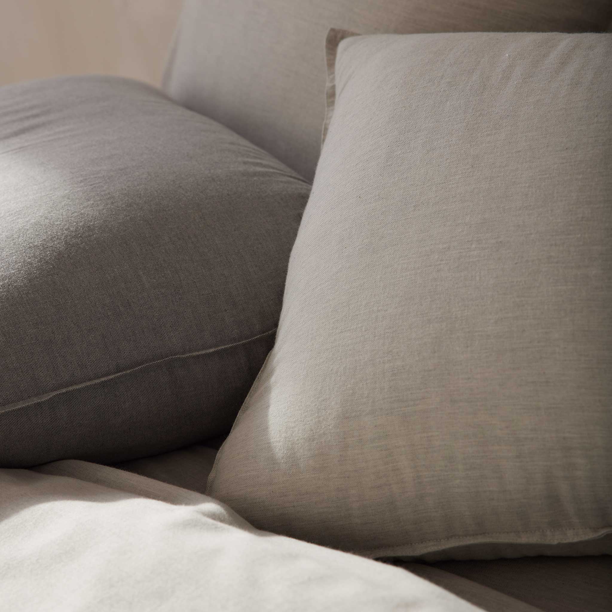 Heathered Cashmere Pillowcase Set - Image 10